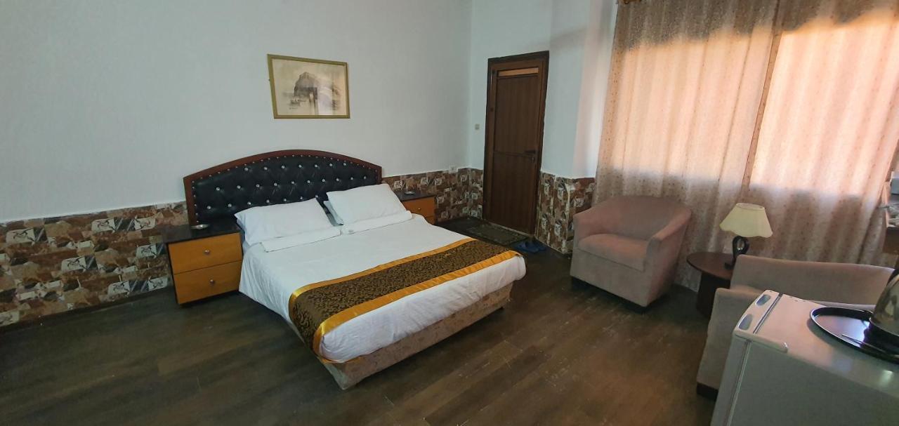 Crystal Hotel فندق كريستال Nablus Bagian luar foto